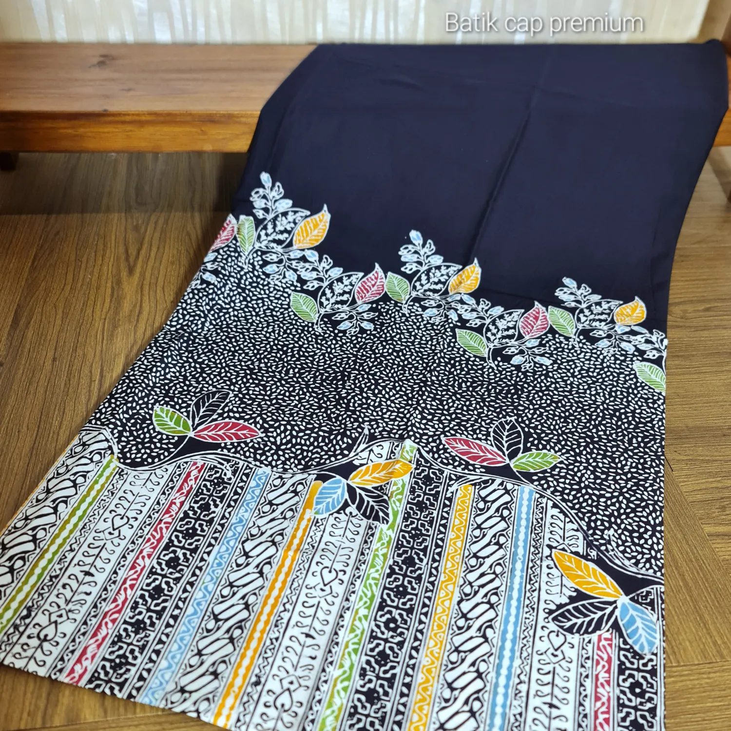 Kain Batik Colet Beras Wutah Garis Etnik Hitam